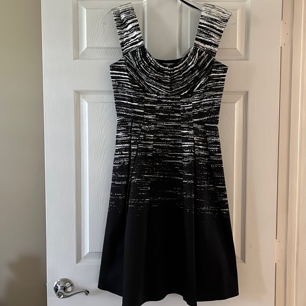 Women’s Calvin Klein Black & White Striped Dress Fit & Flare size S 4/6